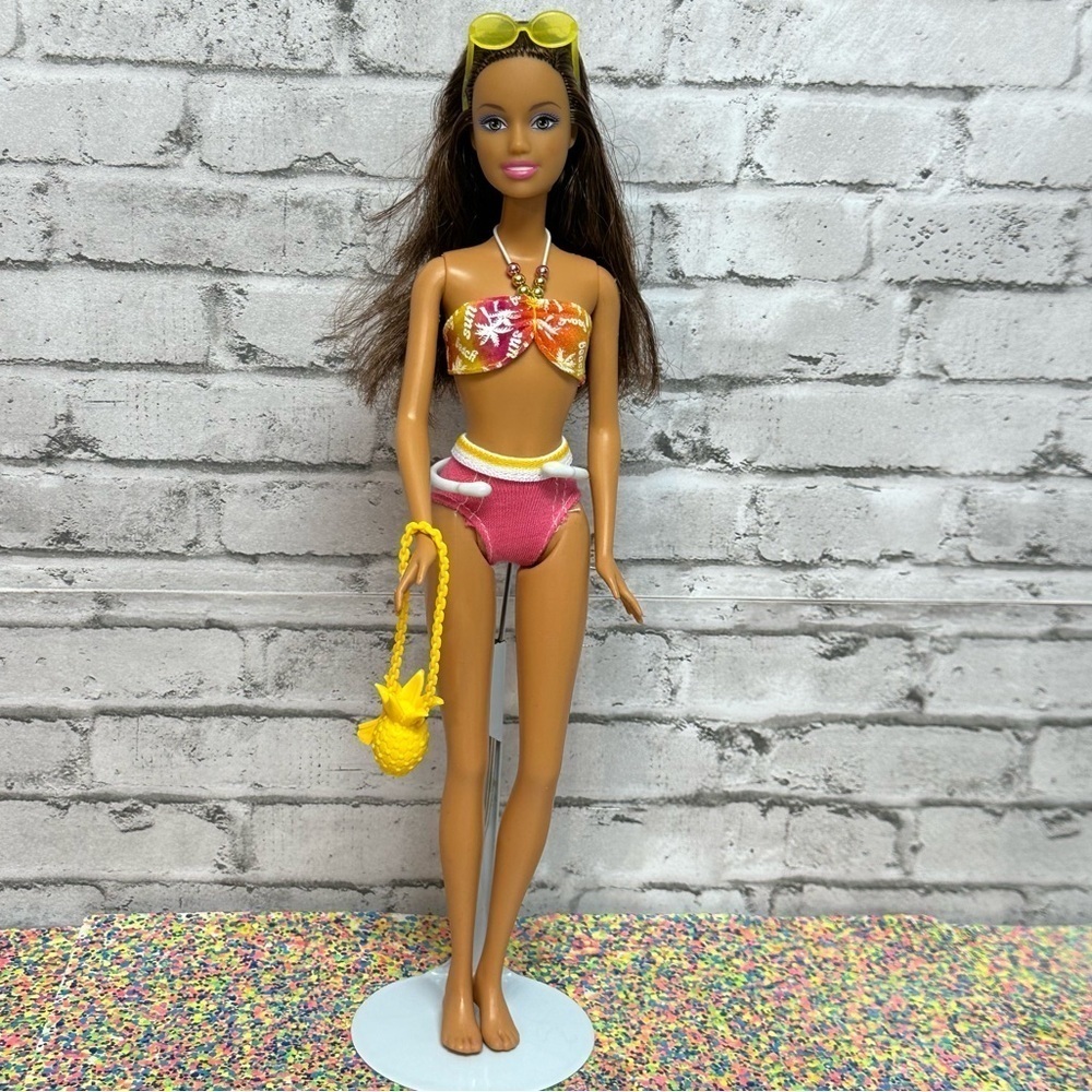 Barbie 2005 Beach/Swim Teresa Doll Swimsuit Pineapple Purse Sunglasses Brunette